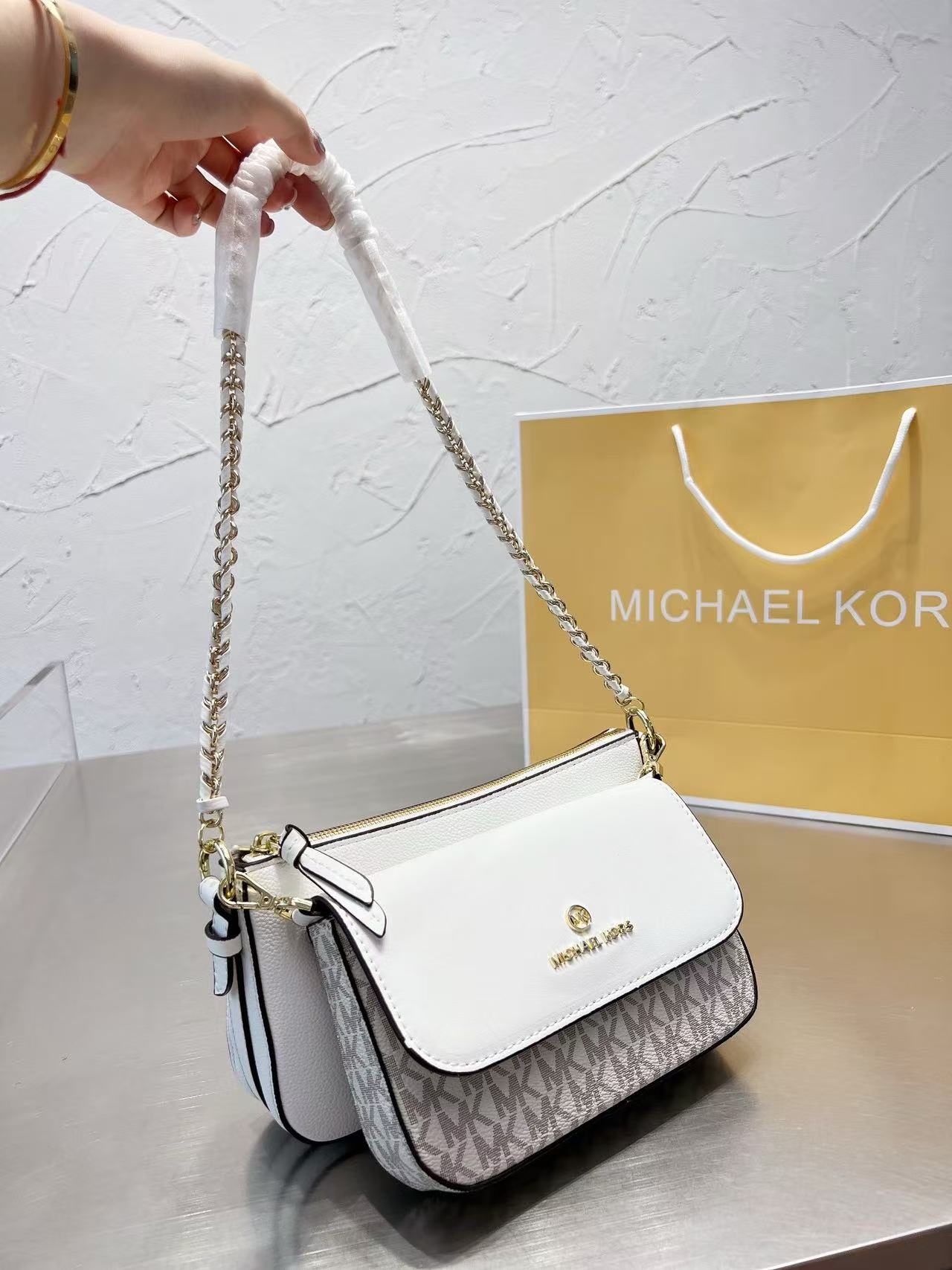 Women'S Bags Of Michael Kors - حقيبة كتف وحقيبة كروس بودي كبيرة