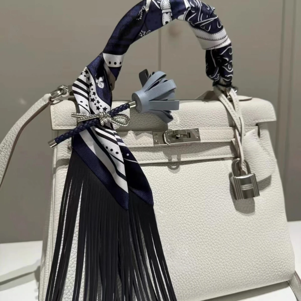 شريط زخرفي نسائي من الحرير بتص - مراجعة Women Bags Europe وسعره