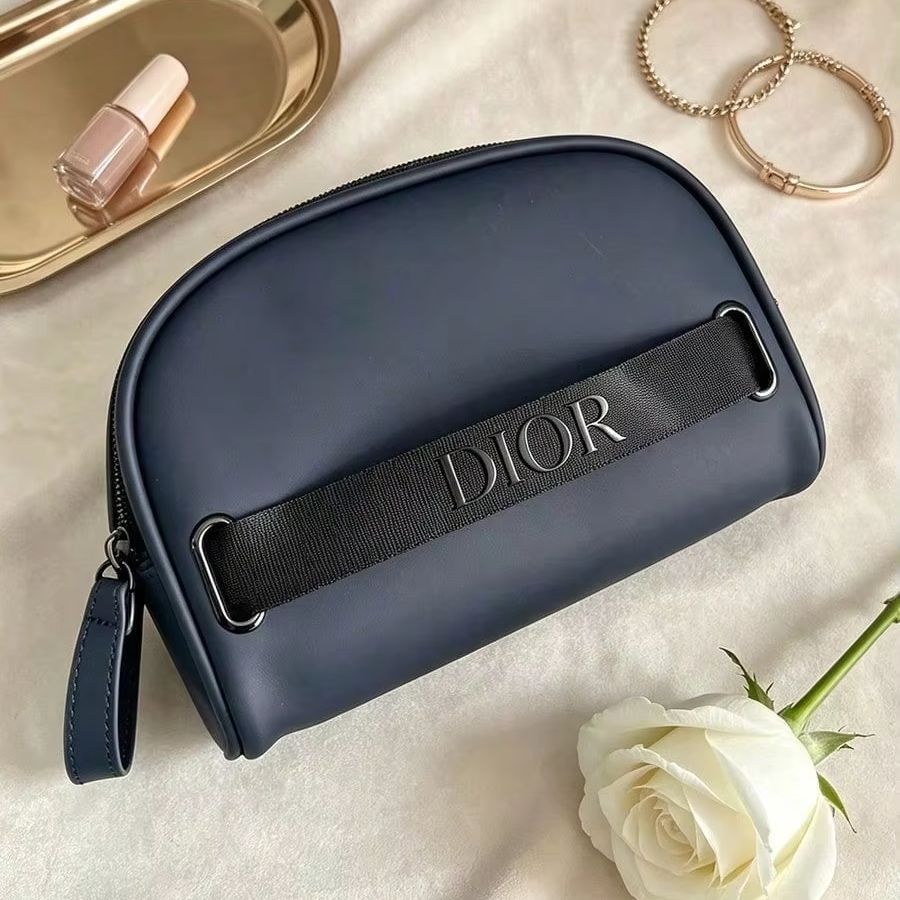 حقيبة مستحضرات تجميل ديور زرقا - مراجعة Women Bags Dior وسعره
