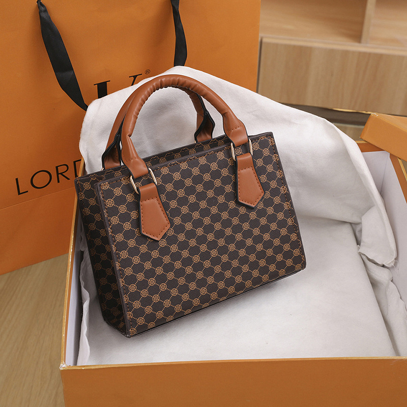 حقيبة يد نسائية بتصميم ريترو م - مراجعة Women Bags Zadig وسعره