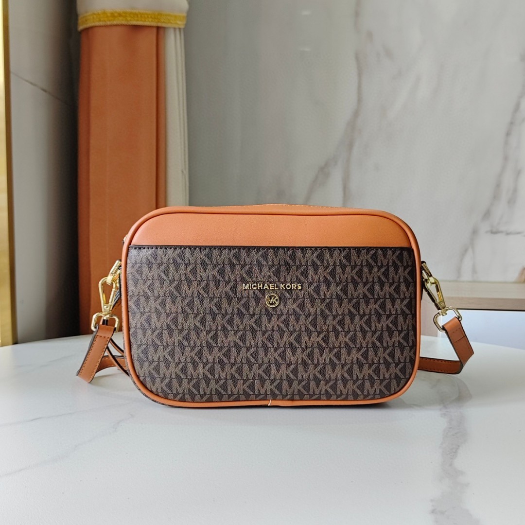 حقيبة كاميرا كروس بودي من مايك - مراجعة Women'S Bags Of Michael Kors وسعره