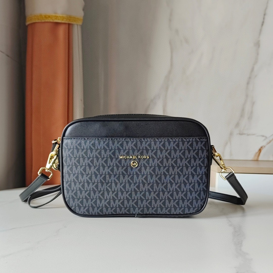 حقيبة كاميرا كروس بودي من مايك - مراجعة Women'S Bags Of Michael Kors وسعره