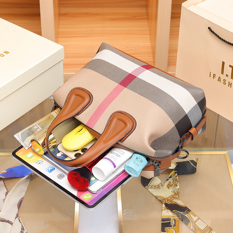 حقيبة يد نسائية من الجلد الفاخ - مراجعة Women Bags Popular Brands وسعره