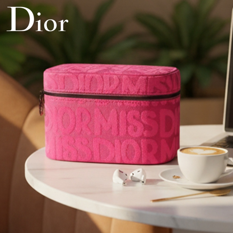حقيبة ديور الوردية لمستحضرات ا - مراجعة Women Bags Dior وسعره