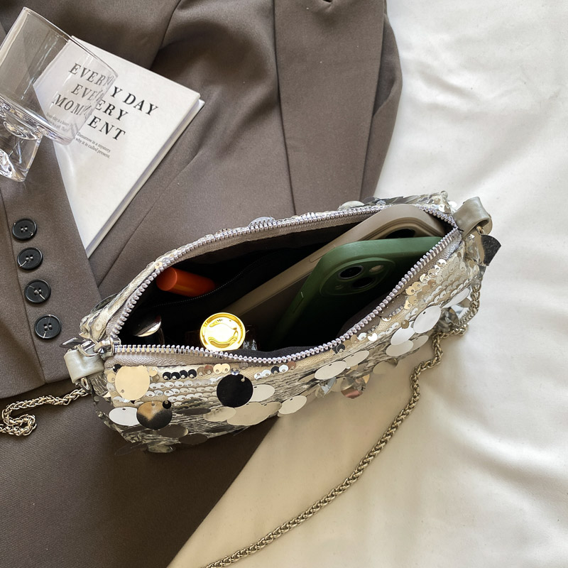 محفظة حفلات ذهبية فاخرة مطرزة  - مراجعة Women Bags Dior وسعره