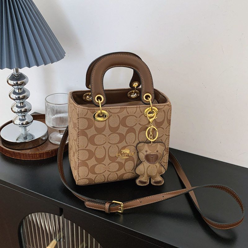 حقيبة نسائية فاخرة جديدة لعام  - مراجعة Women'S Bags At M&S وسعره
