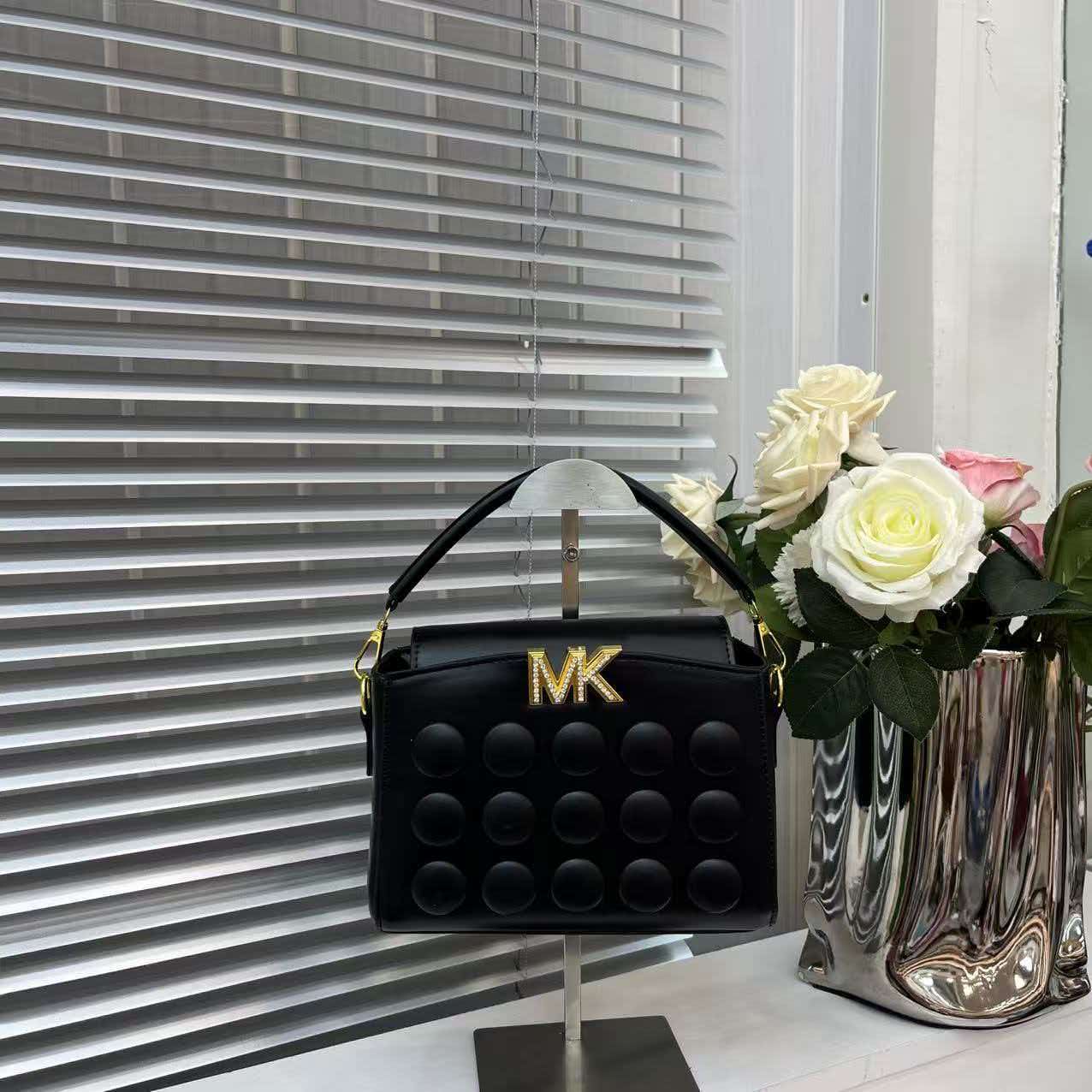 حقيبة يد نسائية فاخرة من مايكل - مراجعة Women'S Bags Of Michael Kors وسعره