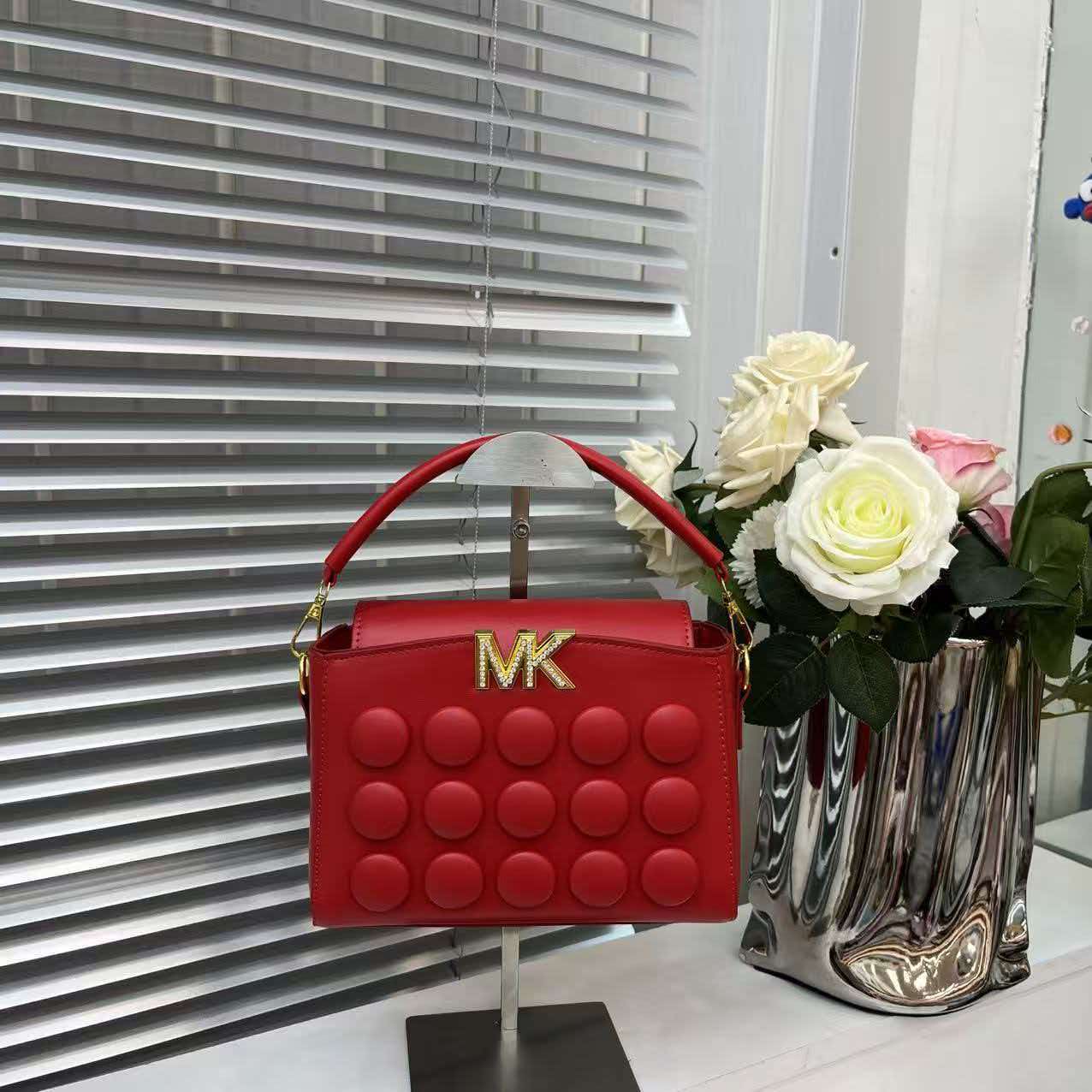حقيبة يد نسائية فاخرة من مايكل - مراجعة Women'S Bags Of Michael Kors وسعره