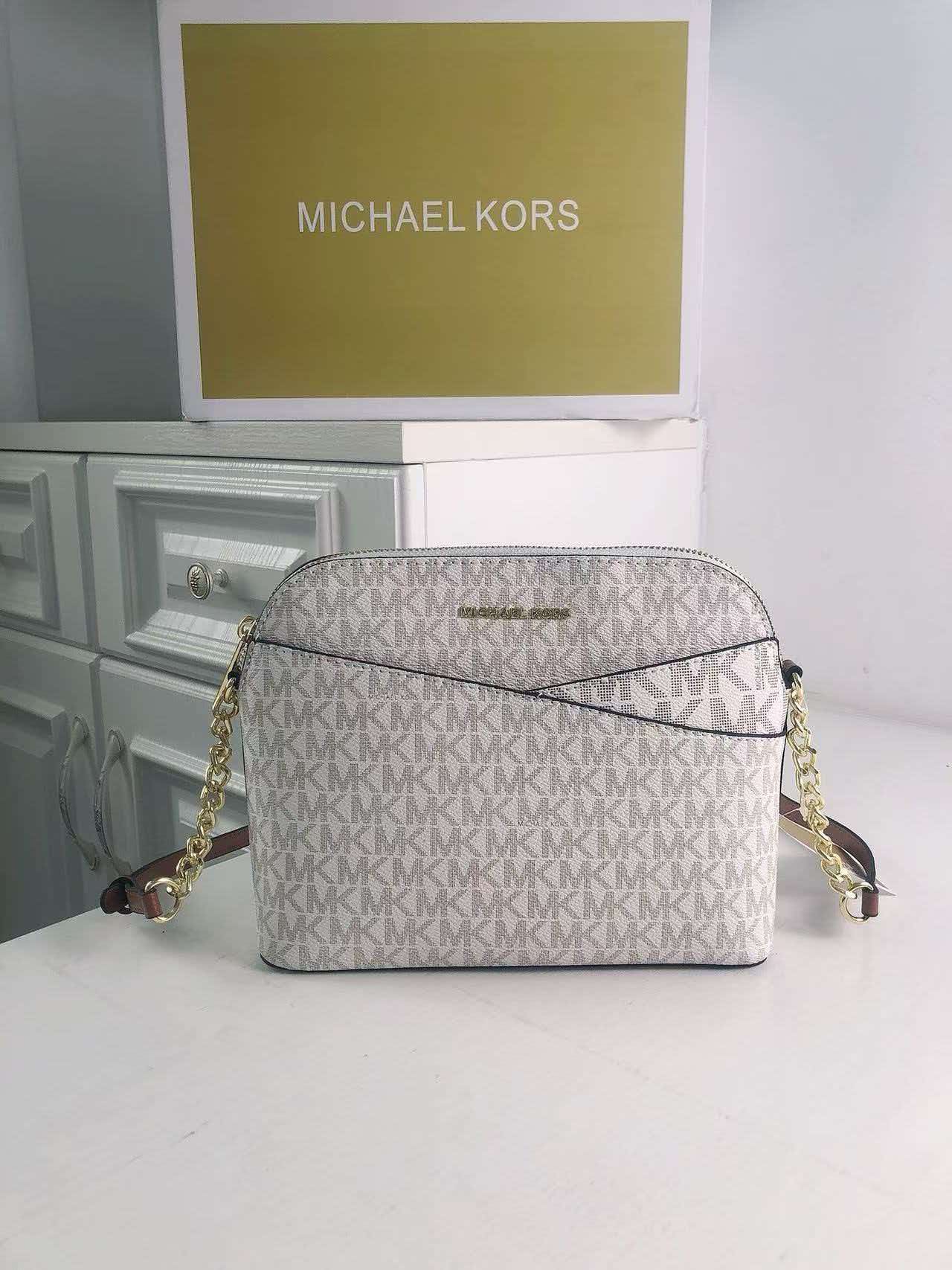 حقيبة مايكل كورس النسائية الكل - مراجعة Women'S Bags Of Michael Kors وسعره