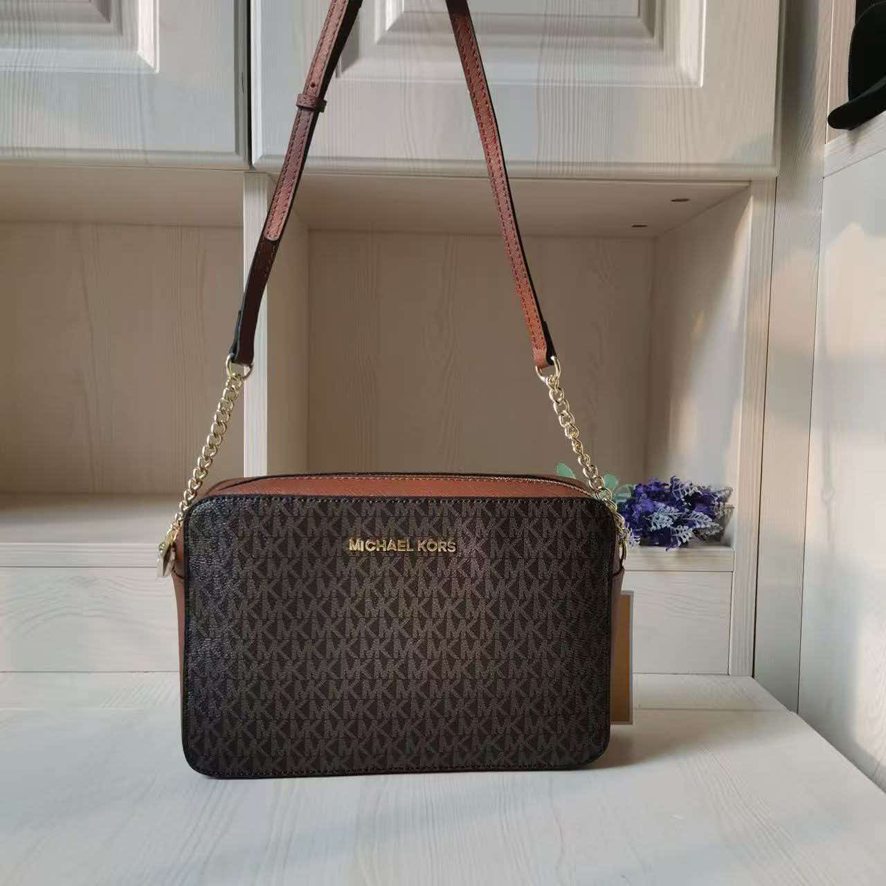 حقيبة مايكل كورس النسائية الكل - مراجعة Women'S Bags Of Michael Kors وسعره