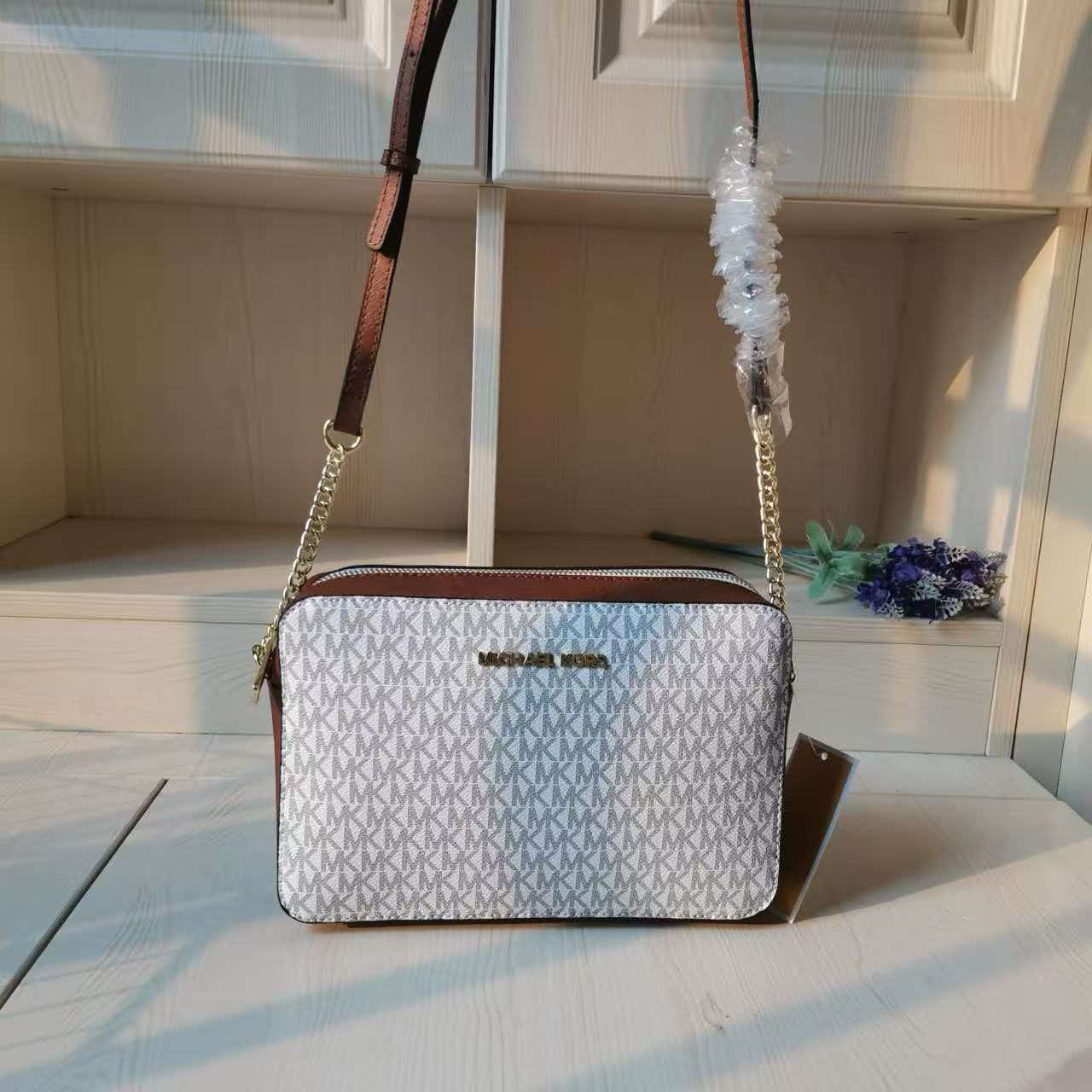 حقيبة مايكل كورس النسائية الكل - مراجعة Women'S Bags Of Michael Kors وسعره