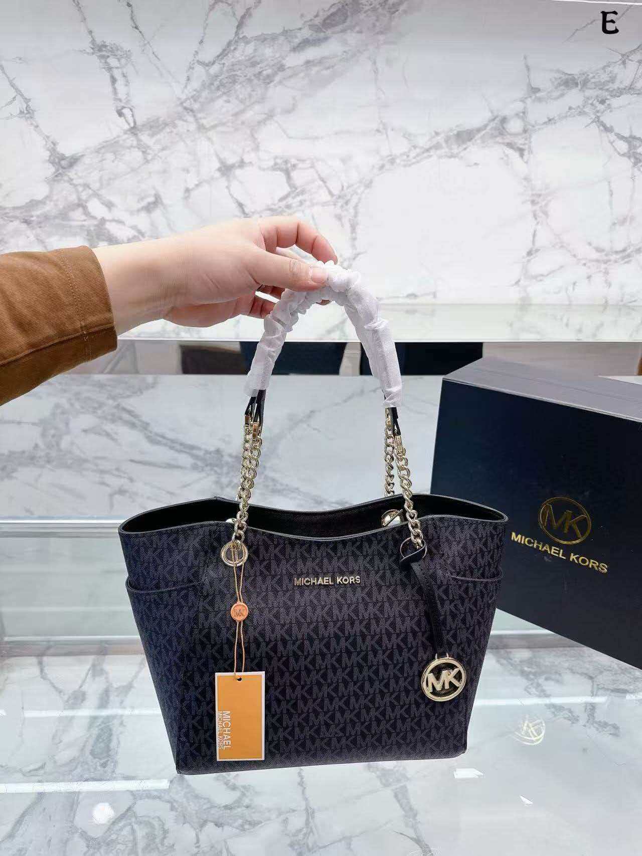 حقيبة سفر مايكل كورس جيت سيت 2 - مراجعة Women'S Bags Of Michael Kors وسعره